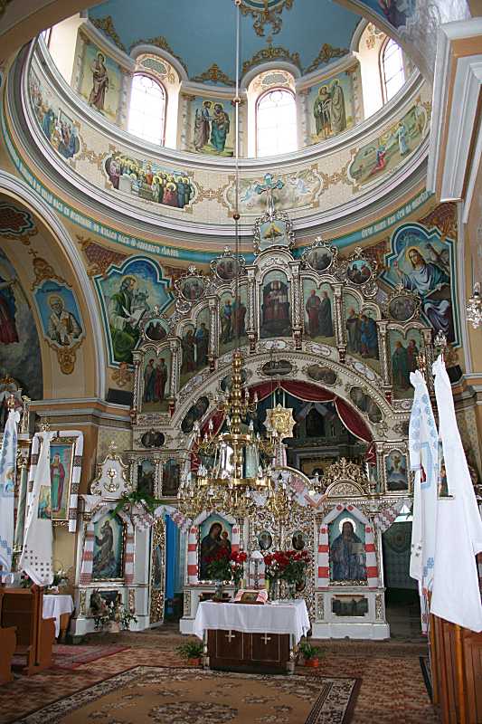 2006 р. Інтер’єр з видом на іконостас