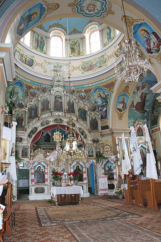 Інтер’єр з видом на іконостас (2)