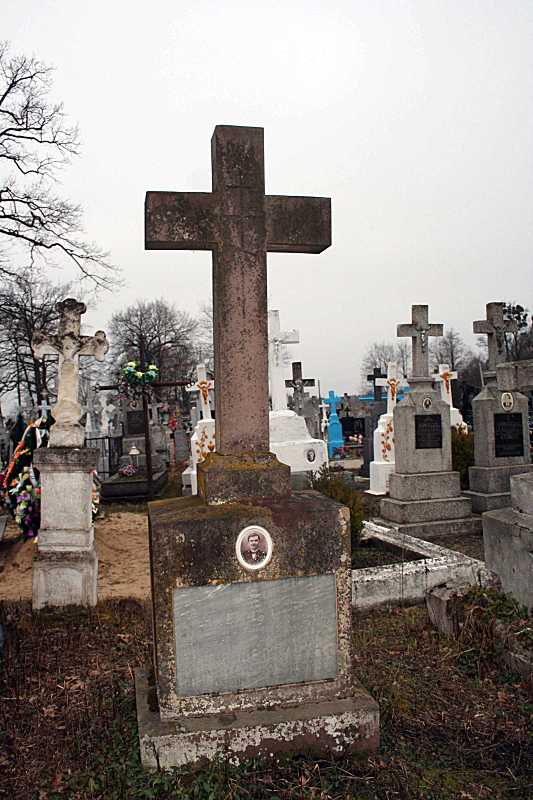 Надгробок О. Марка (1907)