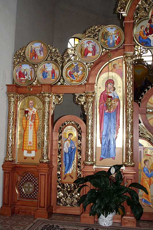 Ліва частина іконостаса