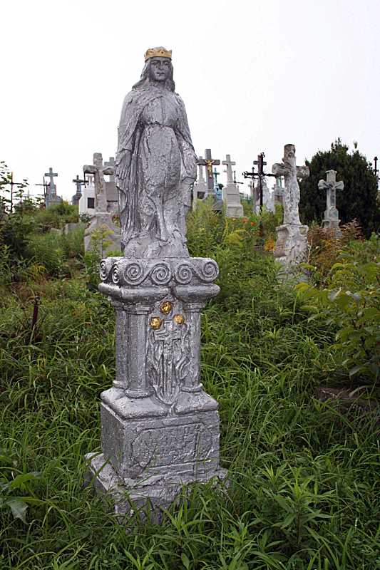 2018 р. Надгробок зі скульптурою…