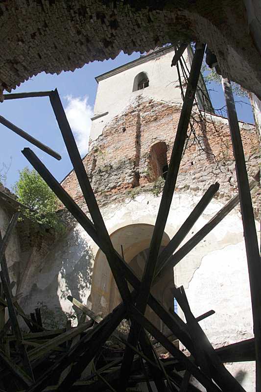 2009 р. Зруйнований дах і башта