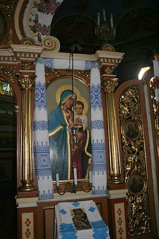 Ікона Богородиці провідниці в іконостасі