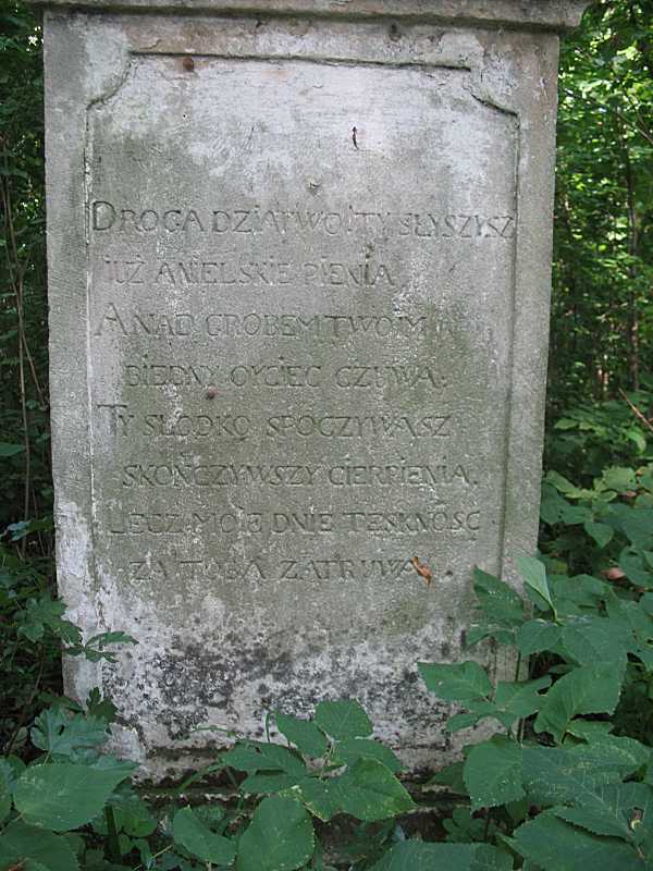 Фото Зенона Боровця і Богдана Тхора, 6 серпня 2010 р. Напис: «Droga dziatwo!… Цоколь з написом