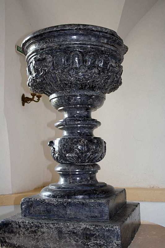 Декоративна ваза