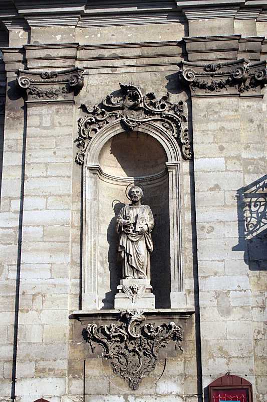 Постать апостола Петра в ніші