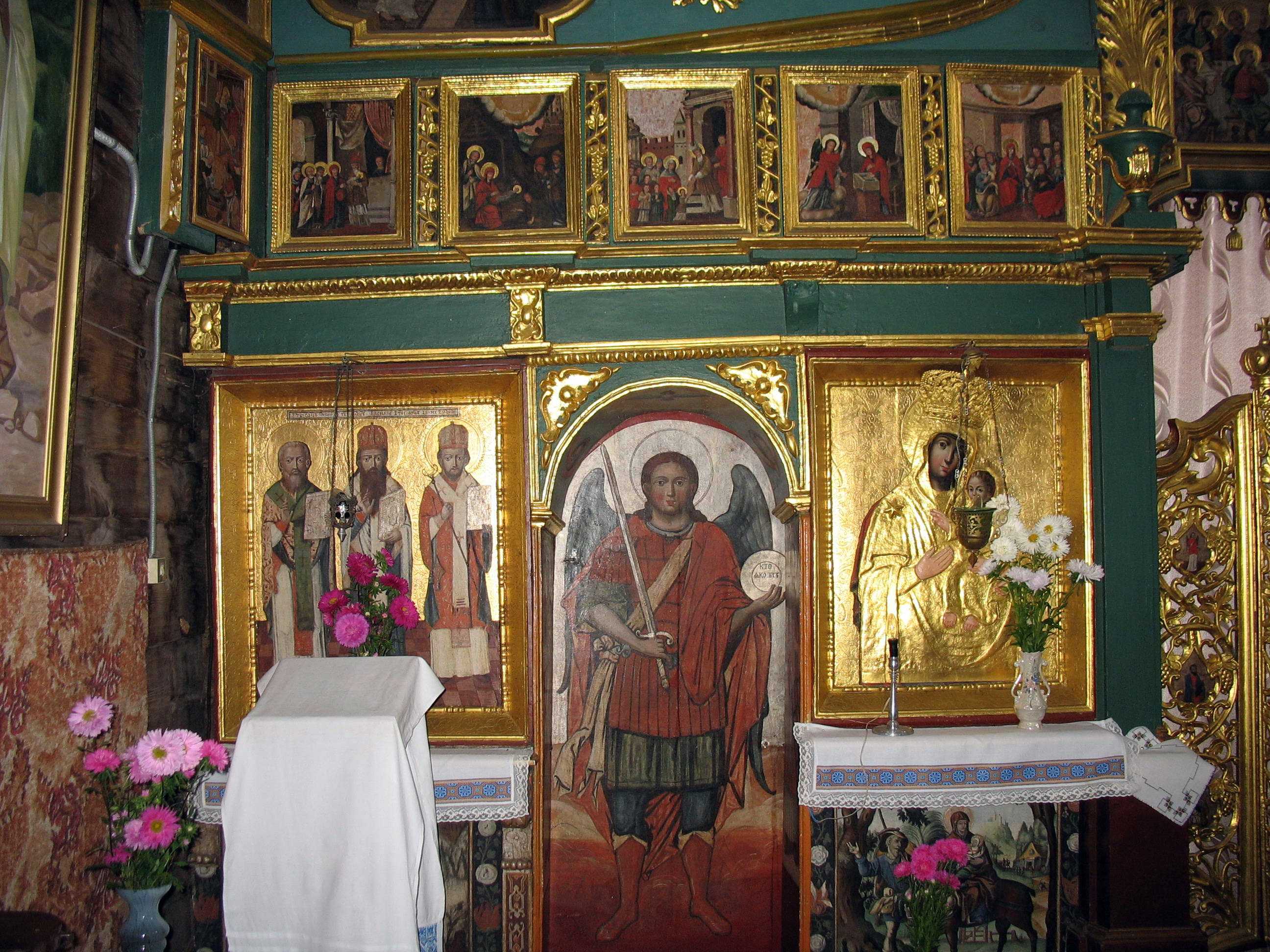 Фото Зенона Боровця і Богдана Тхора, 5 вересня 2006 р. Празниковий ряд, від… Ліва частина намісного й празникового…