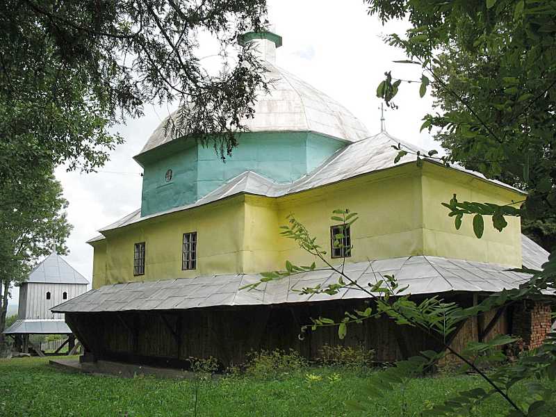 Фото Зенона Боровця, 5 вересня 2006 р. Церква (дерев.) та дзвіниця 1863 р.… Церква Покрови