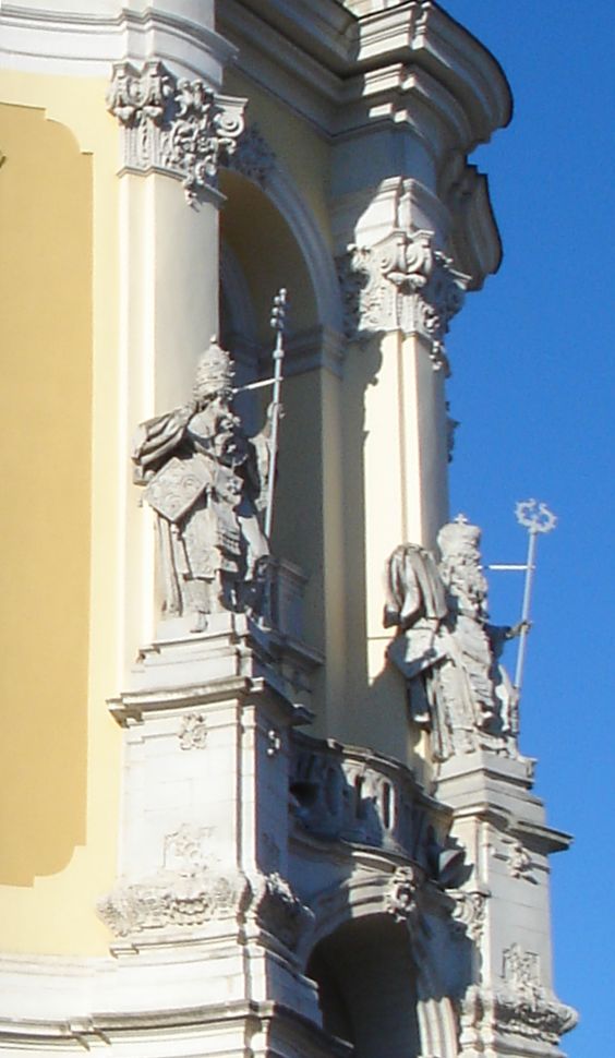 Скульптури головного фасаду