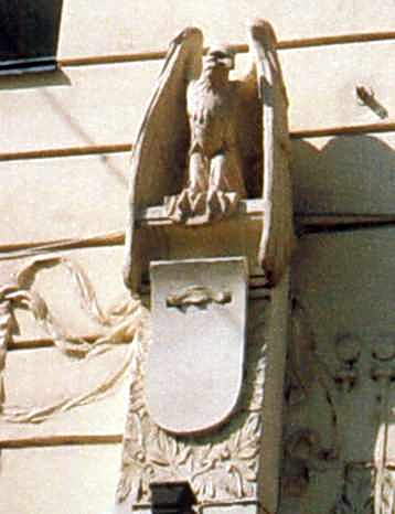 Скульптура орла