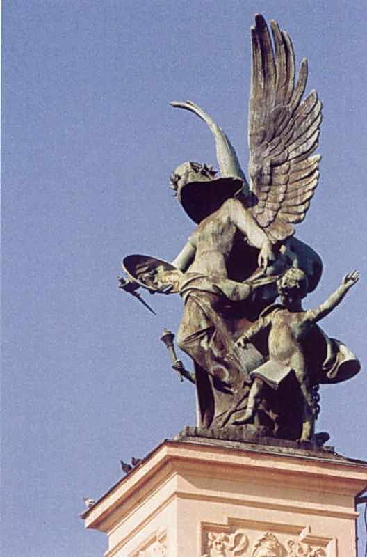 Скульптура “Геній драми і комедії”