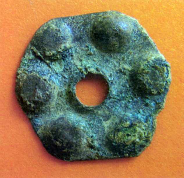 Нашивна бляшка на одяг. Мідь. Цареборисівська фортеїія. Друга половина XVII… Нашивна бляшка на одяг