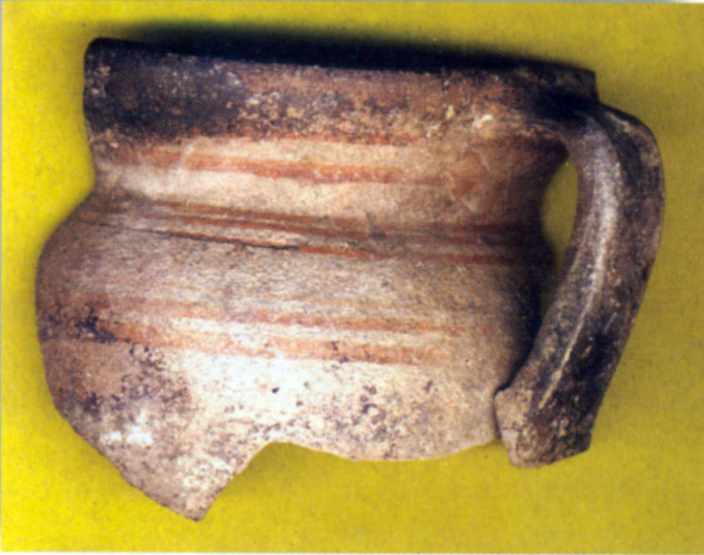 Фрагмент верхньої частини світлоглиняного горщика з ручкою, розписаний… Горщик з ручкою