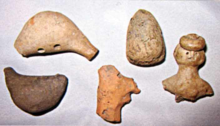 Фрагменти глиняних іграшок; Верхній Салтів (жіночка – Коломак), XVIII –… Фрагменти глиняних іграшок