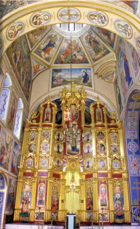 Іконостас приділу св.Варвари