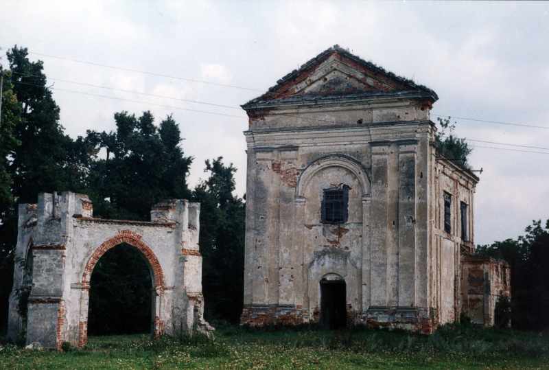 Костел св.Трійці збудовано у 1763 р. – ктитор поміщик Йосип Дембський [Приходы… Костел св.Трійці