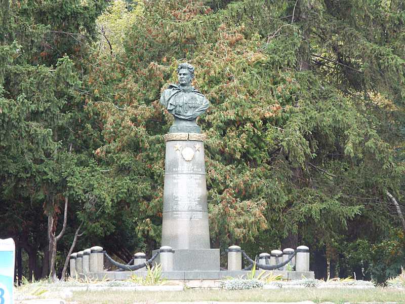 Пам’ятник генералу І. Черняховському