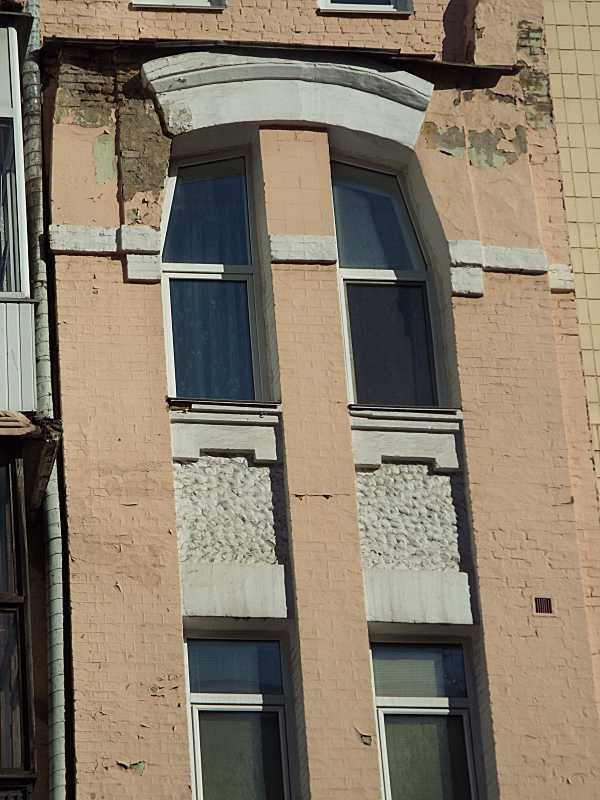 Сецесійні вікна 4-го поверху
