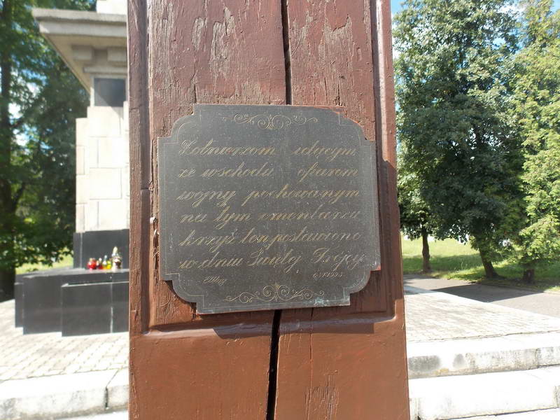 Радянський військовий цвинтар на вул. Агрикола в Ельблонгу. Хрест. Напис:… Радянський військовий цвинтар на вул.…