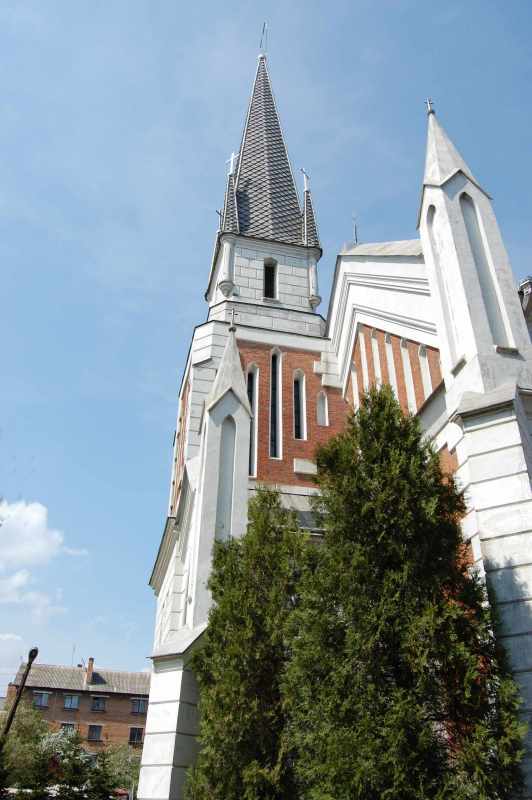 2007 р. Головний фасад у ракурсі