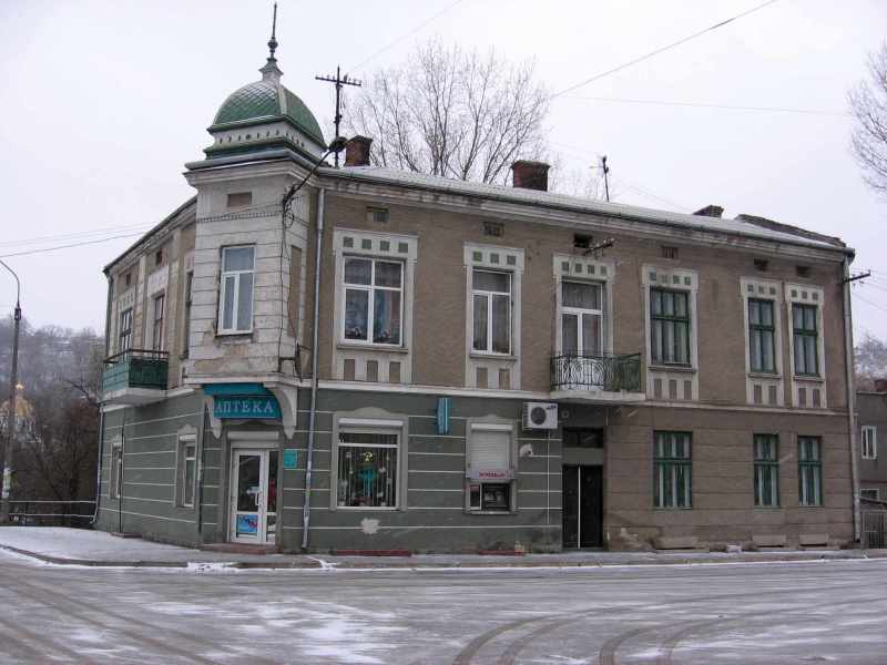 Будинок з аптекою