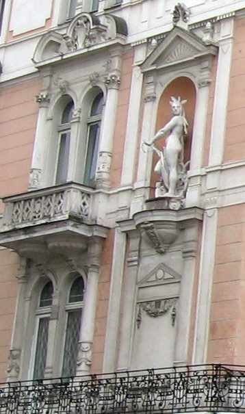 Фрагмент фасаду з боку просп.Шевченка