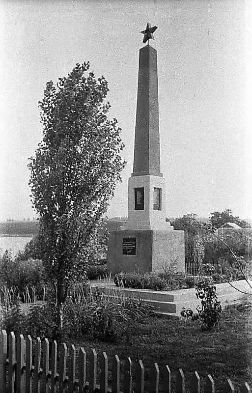 1975 р. Губівка. Пам’ятник Великій…