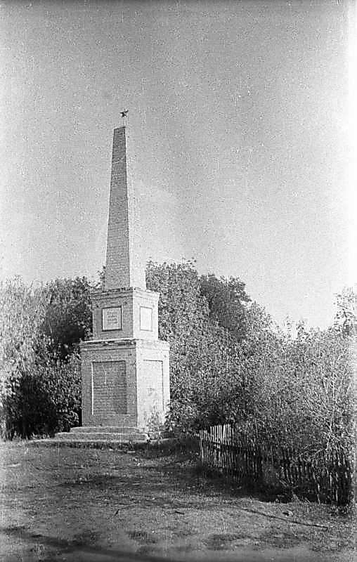 1975 р. Клинці. Пам’ятник Великій…