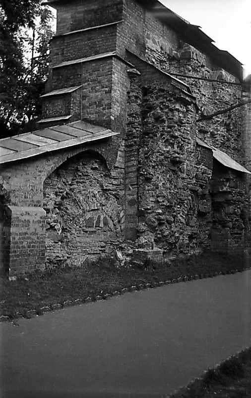 1975 р. Фрагмент схілного пілону з…