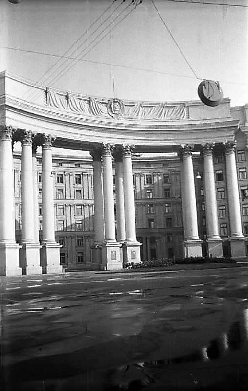 1975 р. Центральна частина головного…