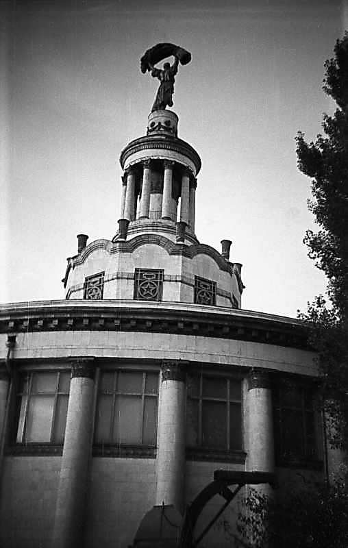 1975 р. Бічний фасад