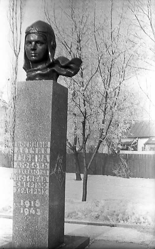 1976 р. Пам’ятник Л.М.Губіній