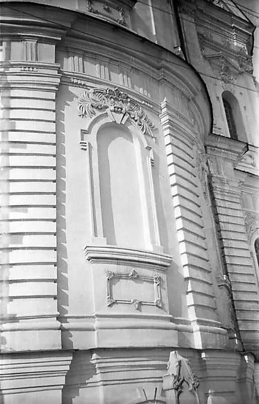 1976 р. 1-й ярус вівтарної конхи.…