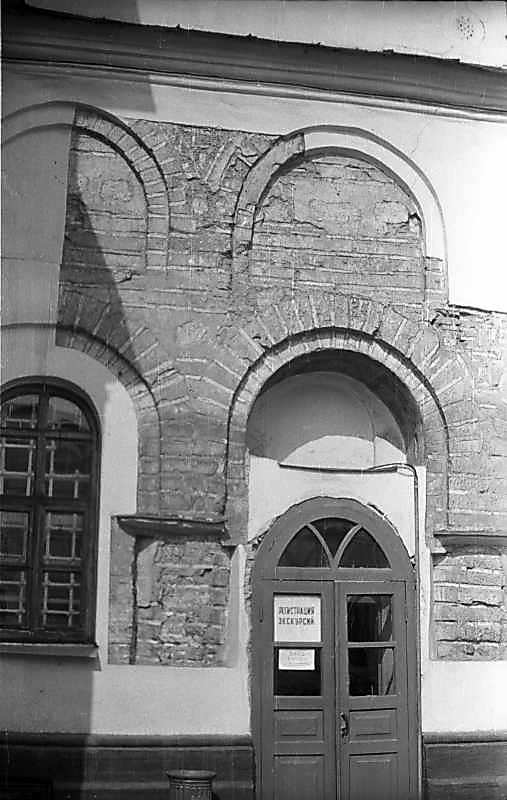 1976 р. Південно-східний вхід