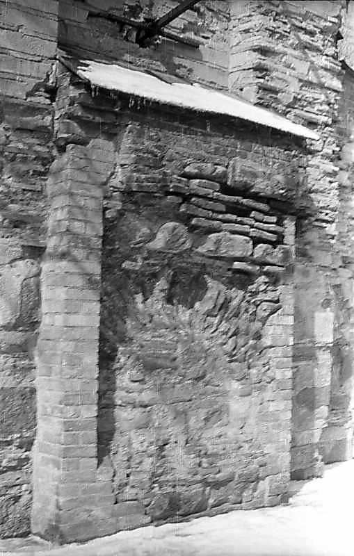 Фрагмент кладки у проїзді