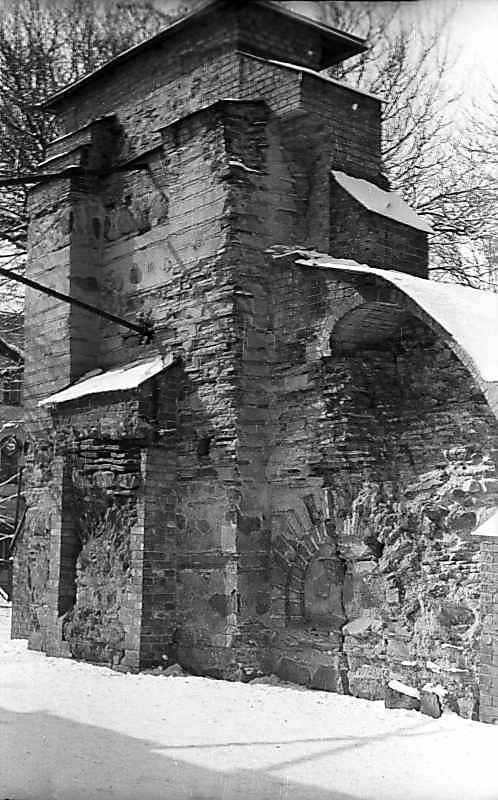 1976 р. Західний пілон. Вигляд з боку…