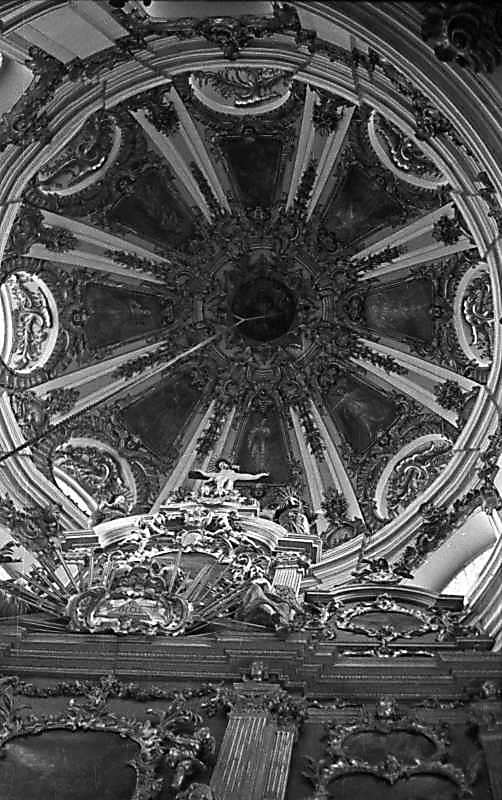 1976 р. Інтер’єр купола