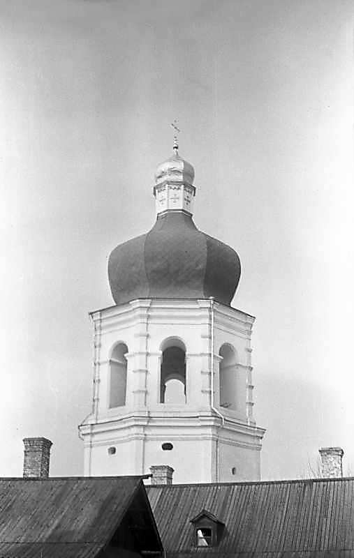 1976 р. Келії та дзвіниця