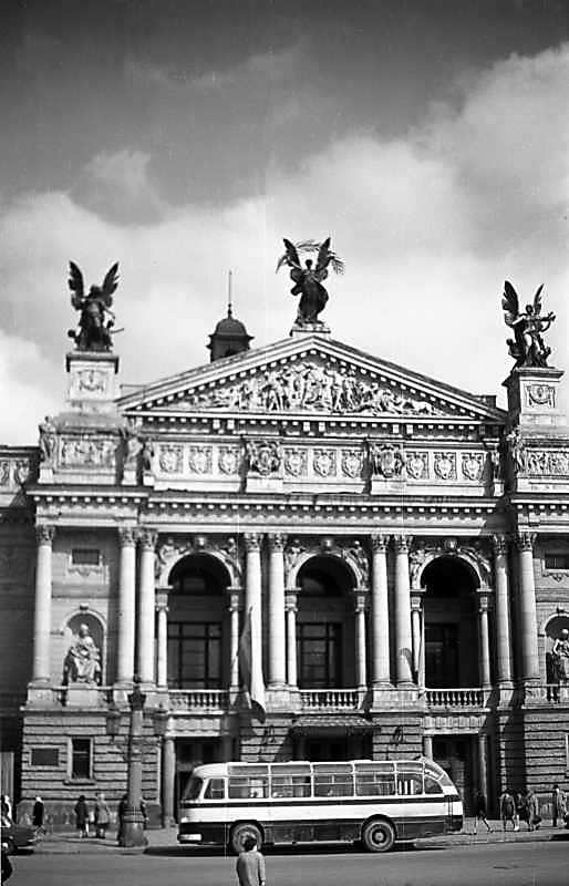 1976 р. Центральна частина головного…