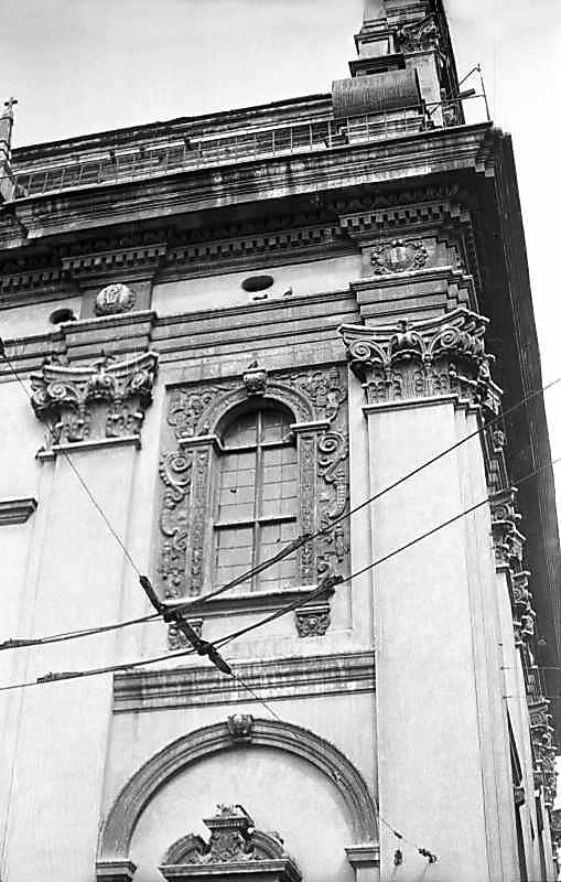 Вікно верхньгого ярусу