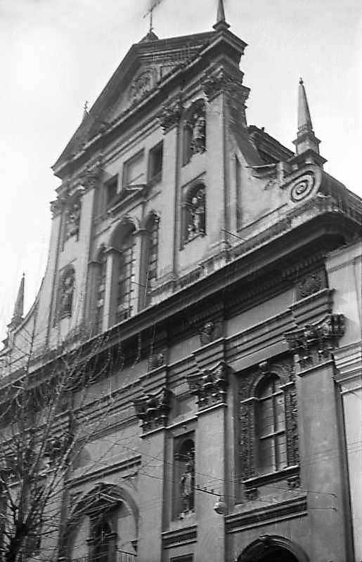 1976 р. Верхня частина головного…