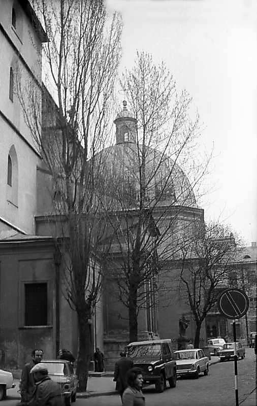 1976 р. Каплиця при південній стіни.…