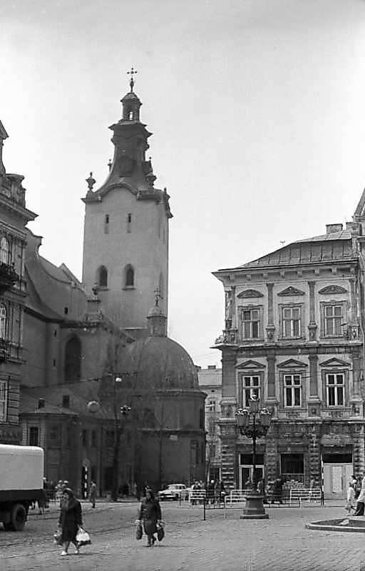 1976 р. Південно-західний кут площі з…