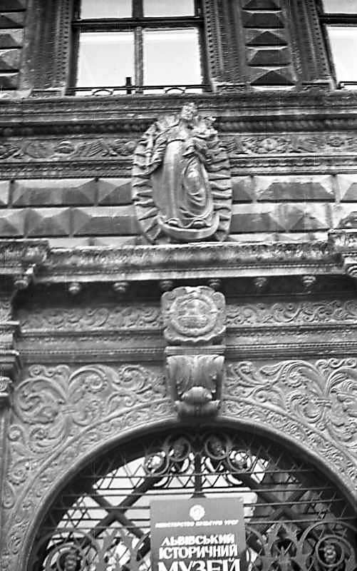 1976 р. Скульптура богородиці з немовлям