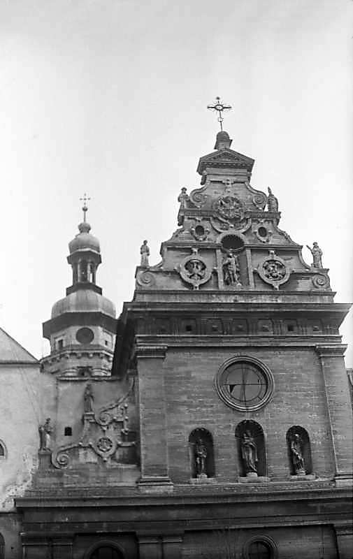 Верхня частина головного фасаду.…