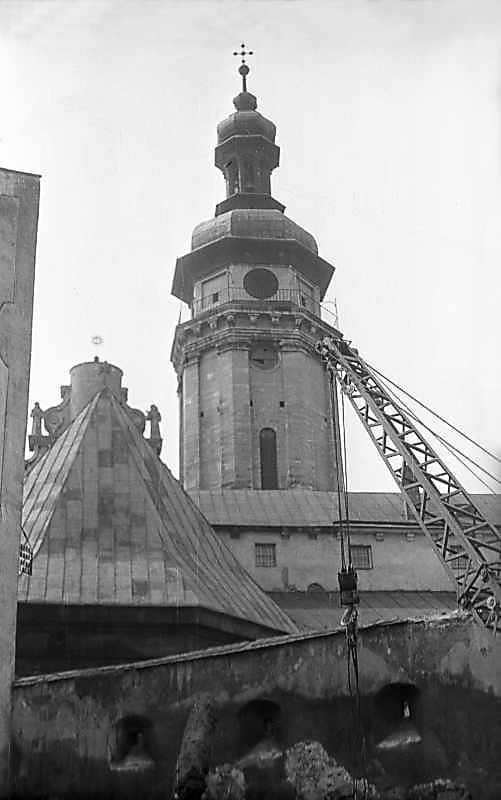 1976 р. Мури, костел і башта. Вигляд…