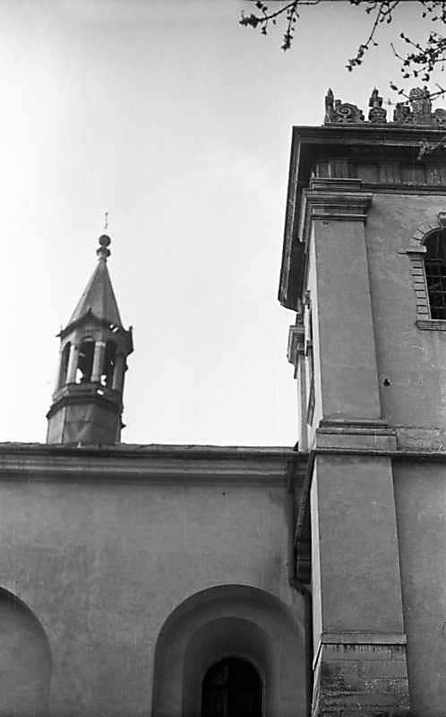 1976 р. Фрагмент фасаду з сигнатуркою.…