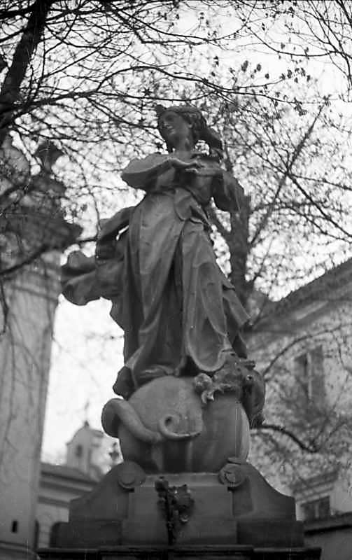 1976 р. Скульптура “Непорочне зачаття”