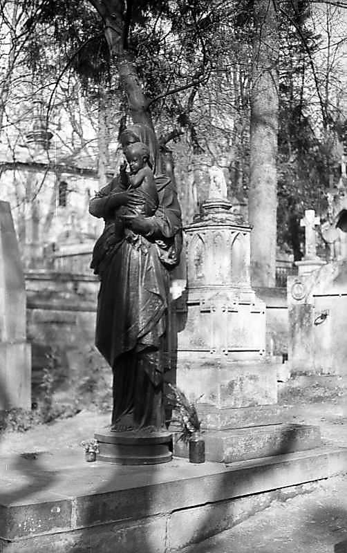 1976 р. Надгробок