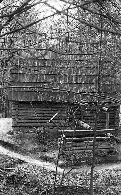 1976 р. Стіна з приводним валом